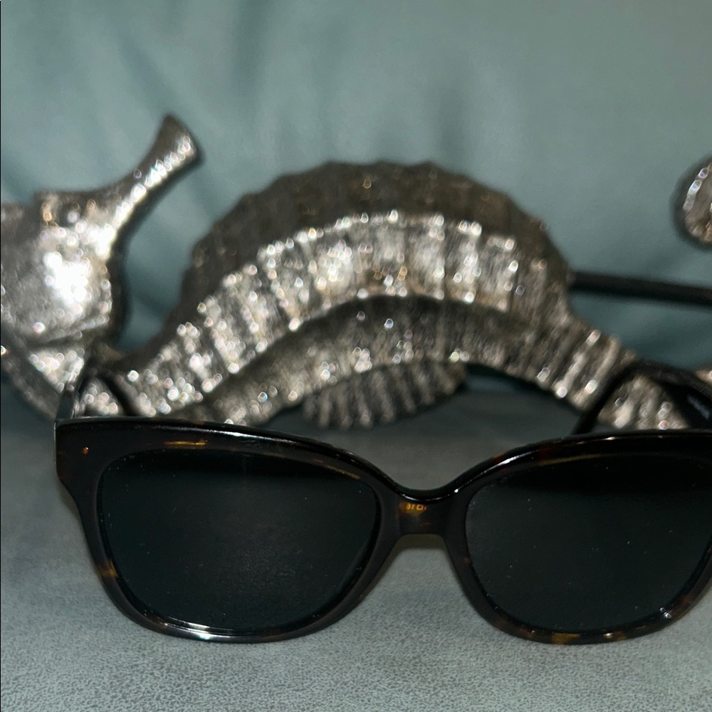 Chelsea Morgan Stylish Tortoiseshell Sunglasses retail $313